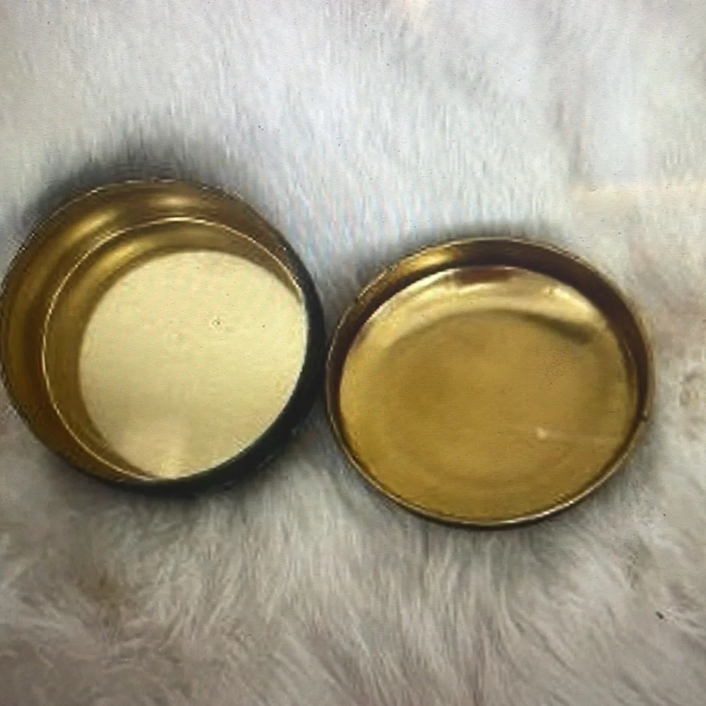 Hershey’s Kisses Small Round Tin. Y2K